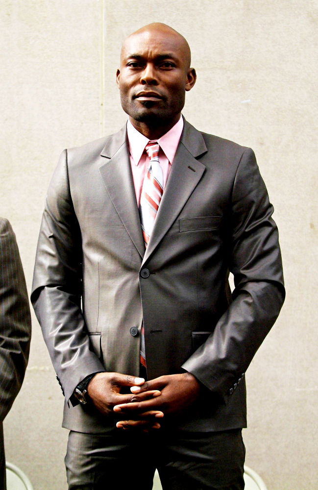 'Heroes' actor Jimmy Jean-Louis Had Touching Reunion With His Parents in Haiti