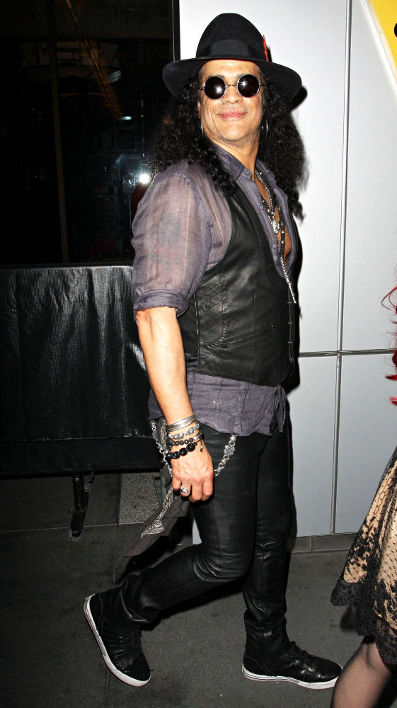 Slash Launches Contest to Invite Fan to Record Album With Him