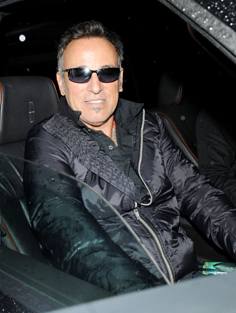 Bruce Springsteen Posed With Engaged Couple
