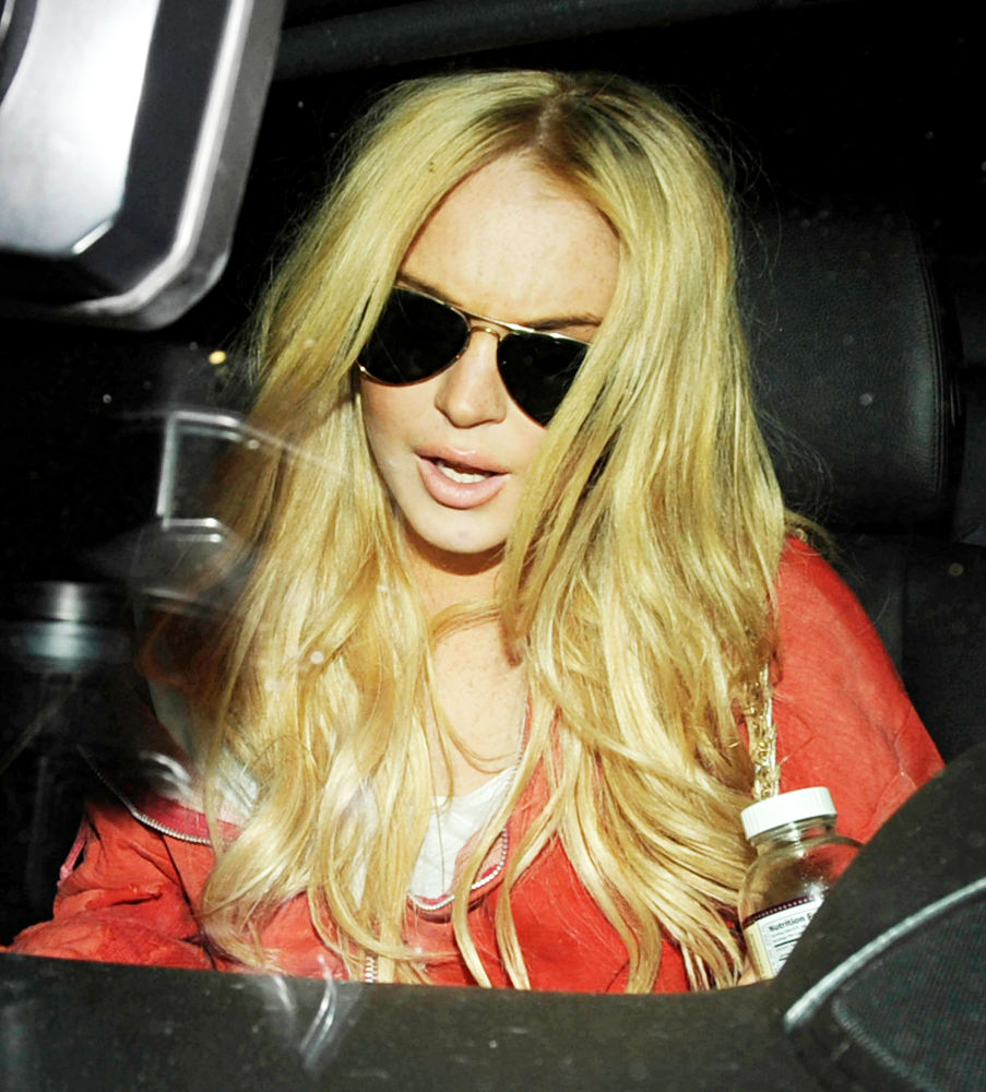Lindsay Lohan br Lindsay Lohan sporting newly-dyed blonde hair as she lea.....