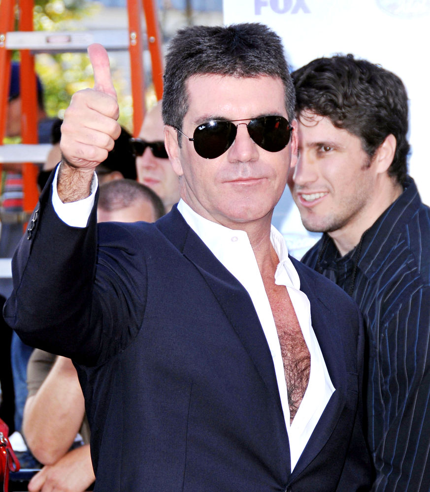 Fiancee to Include Simon Cowell in Autobiography