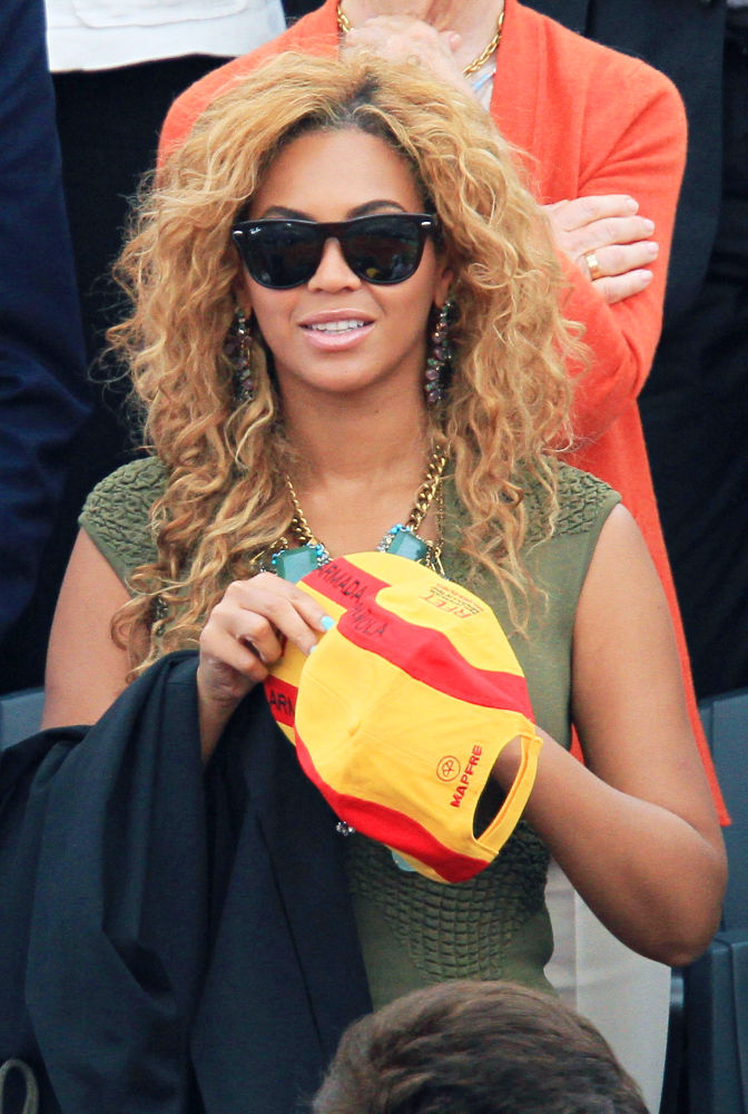 Beyonce Knowles' Perfume Ad 'Too Hot' for British