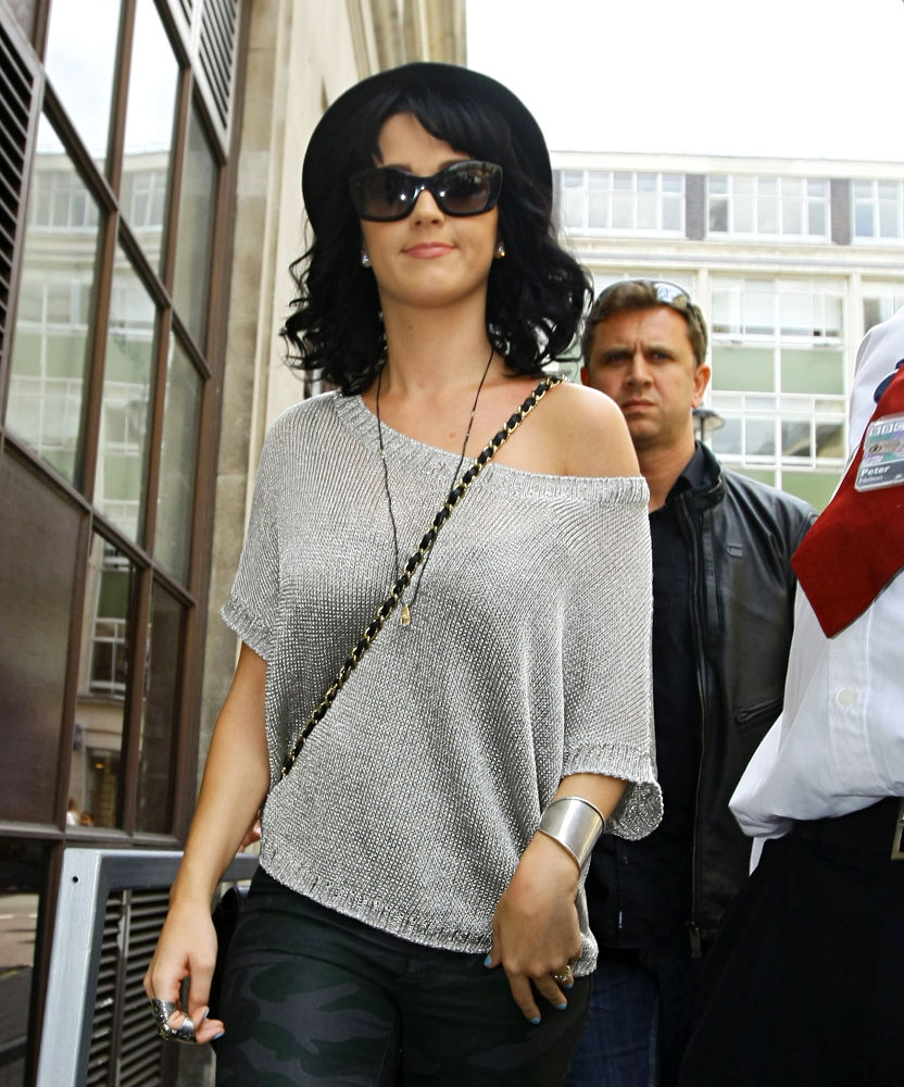Katy Perry Suffers Obsessive-Compulsive Disorder