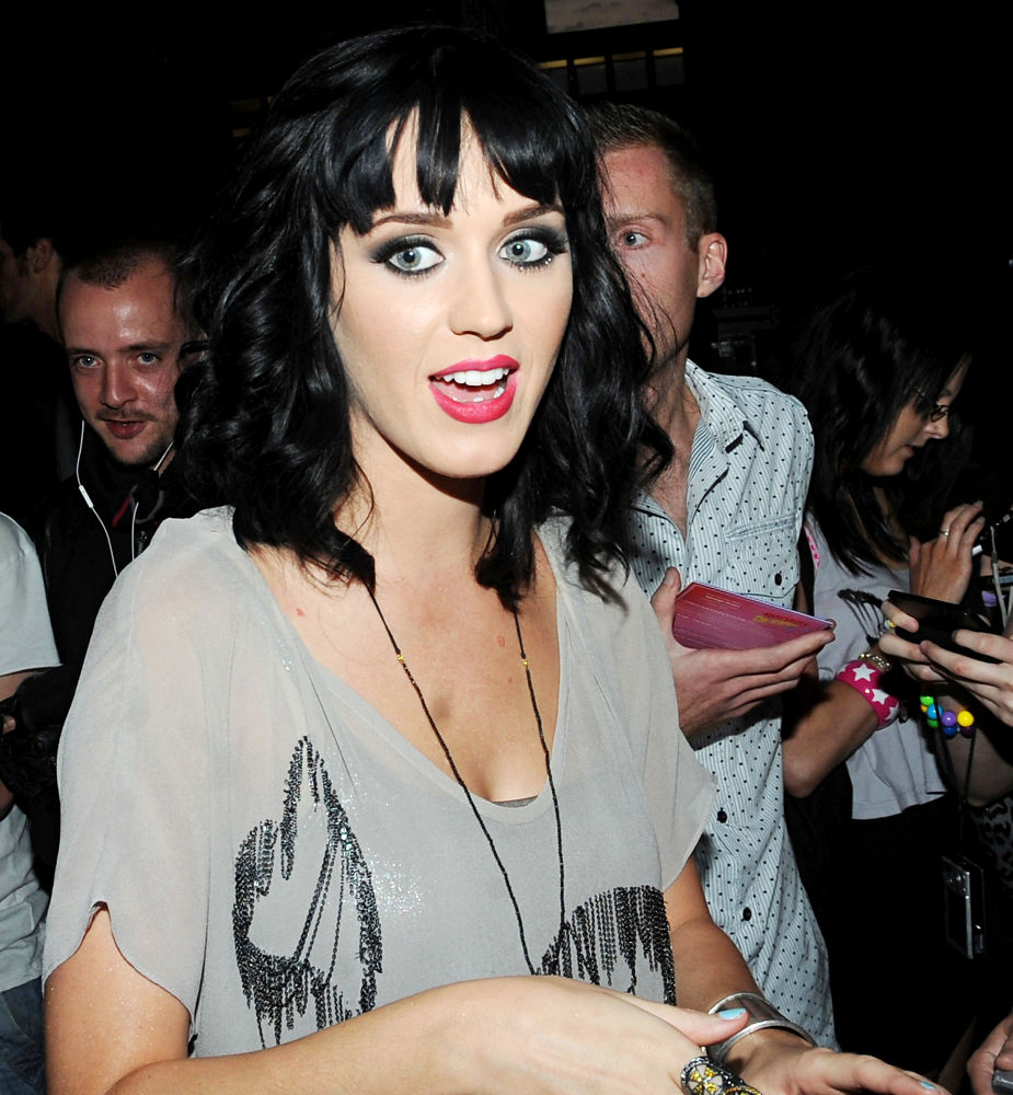 Katy Perry Rules Billboard Hot 100 for Three Straight Weeks