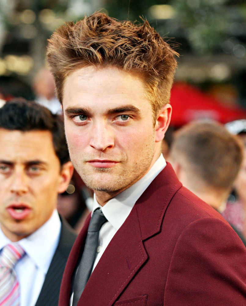 Robert Pattinson Thanks Fans for Scaring Paparazzi Away
