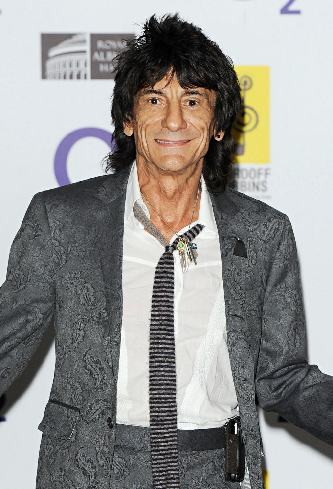 Ronnie Wood Learns to Use Internet for Daughter