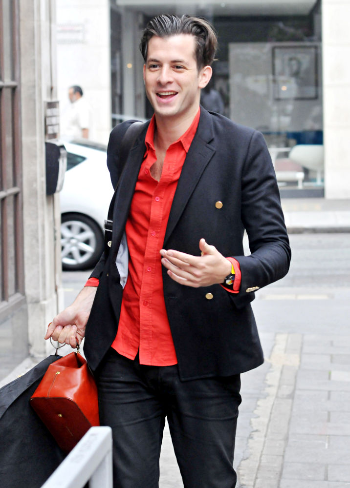 Mark Ronson Joined 'Glee' Group, Calling It 'Embarrassing'