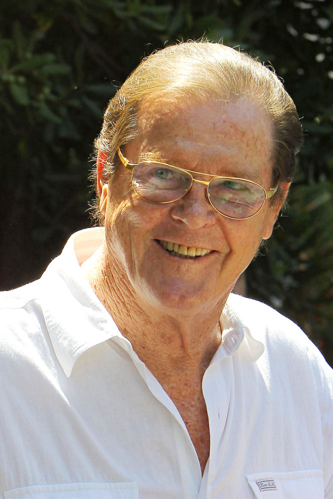 Director Still Surprised That Roger Moore Agreed to Do Cameo in 'Cats and Dogs'