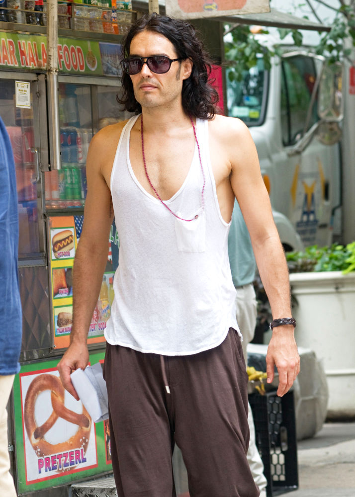 Russell Brand to Avoid Charges in Paparazzi Scuffle