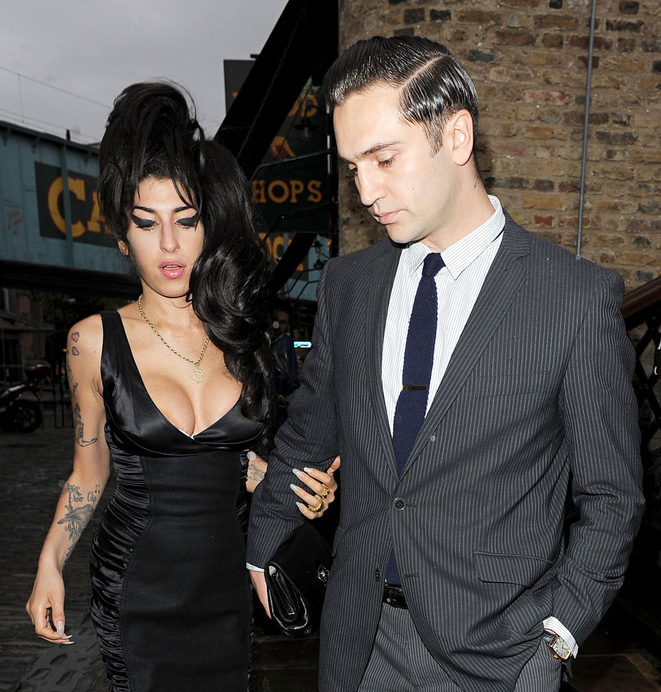 Amy Winehouse Back to Reg Traviss' Arms