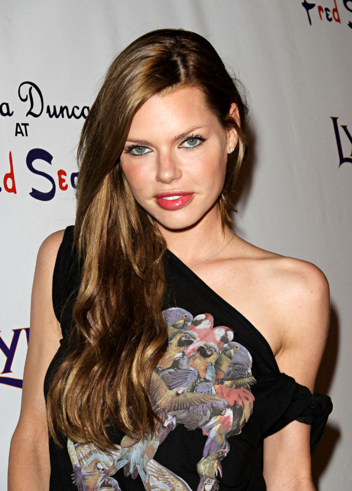 Sophie Monk Regrets Having Cosmetic Surgery