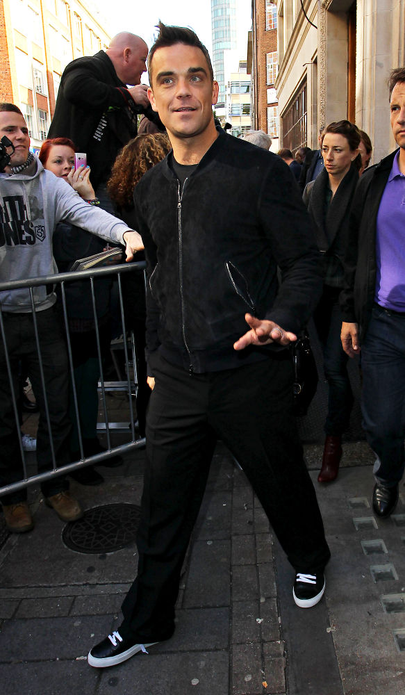 Robbie Williams Too Selfish to Be a Father