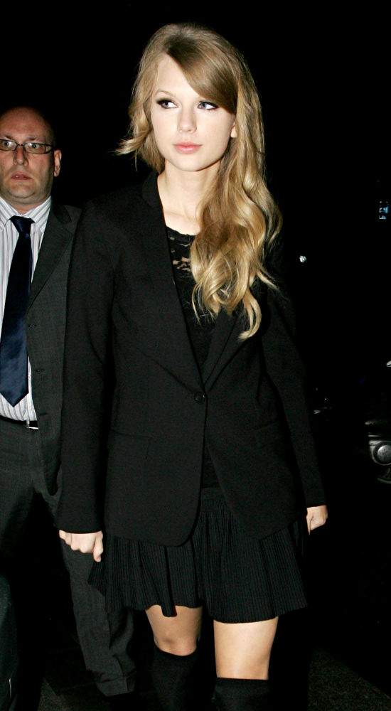Taylor Swift to Celebrate Album Release on Airport, Plane and Cruise Ship