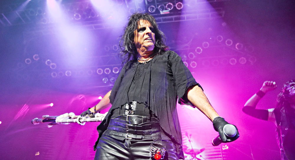 Alice Cooper Defends President Obama Following Recent Negative Polls
