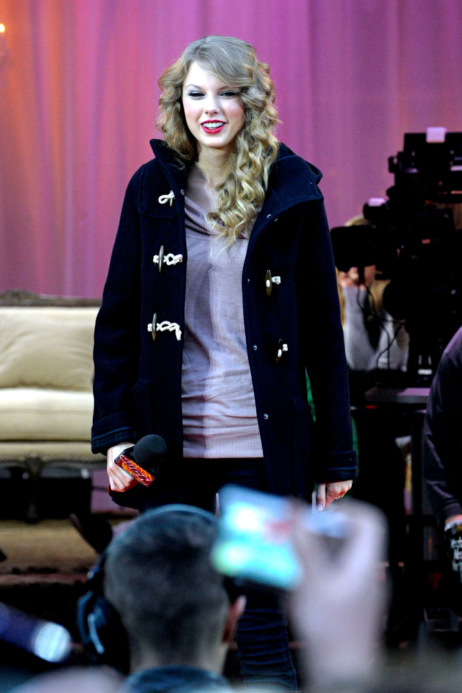 Taylor Swift Debuts Ten 'Speak Now' Songs on Billboard Hot 100
