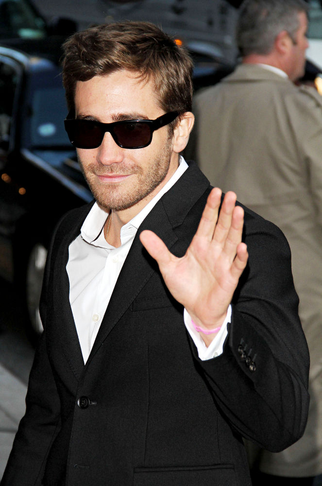 Jake Gyllenhaal Stole Swimming Trunks and Walked Out of Store With It