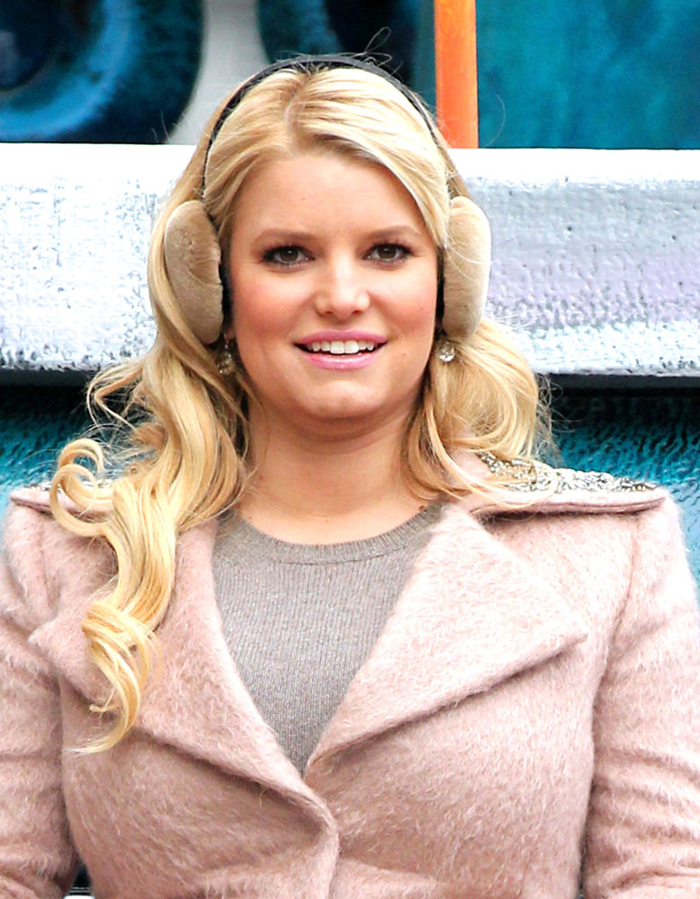 Jessica Simpson Brings Her Red Carpet Fashions to Public