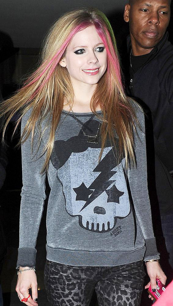 Hoping to Wed Avril Lavigne, Actor Launches Online Campaign