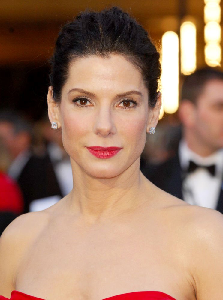 Sandra Bullock Gives Away 1 Million Dollars to Japan Tsunami Survivors