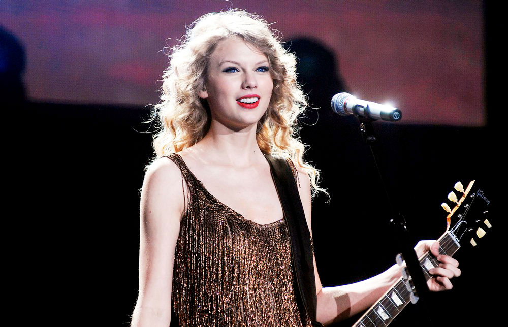 Taylor Swift Thanks Fans for Helping Her Score 20 Million Album Sales