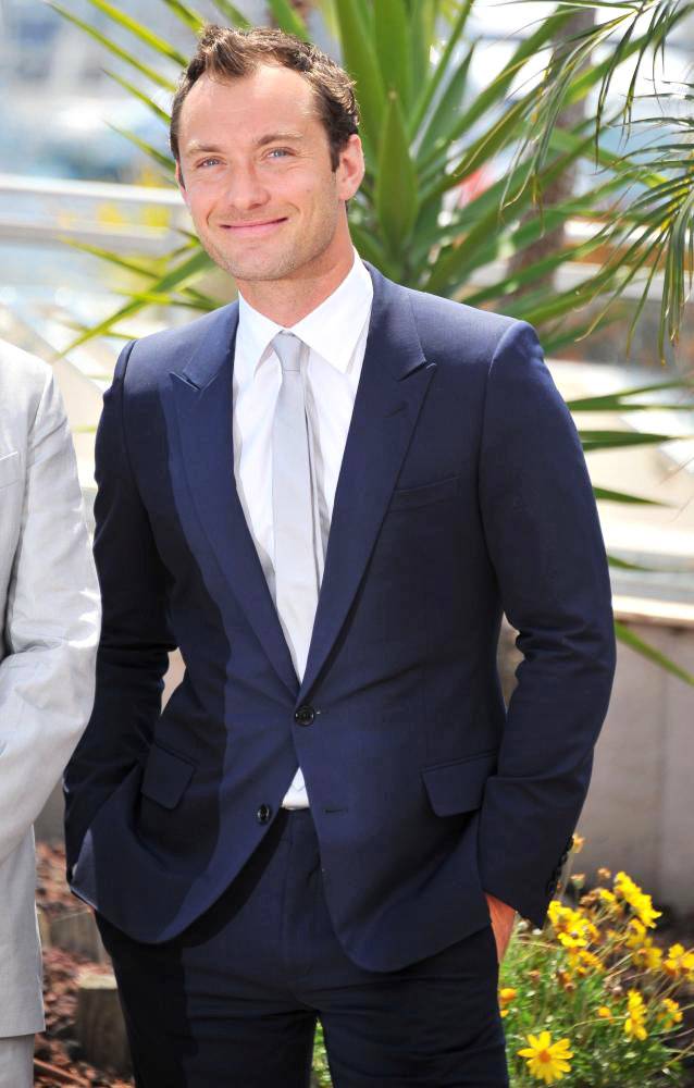 Jude Law to Discuss Home Plans With Neighbors