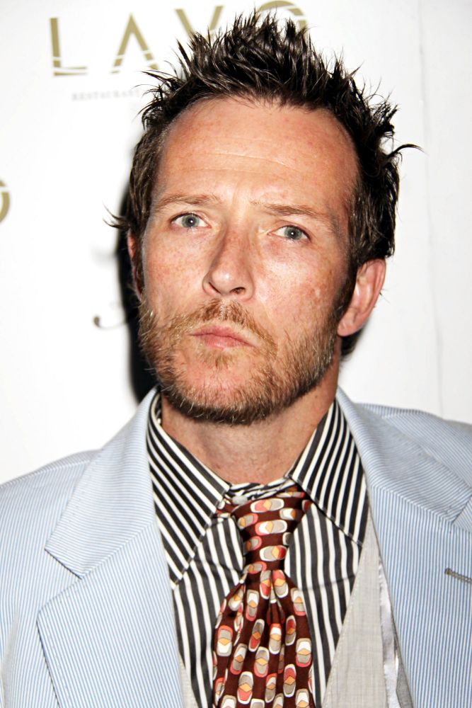 Stone Temple Pilots' Scott Weiland Recording Christmas Album