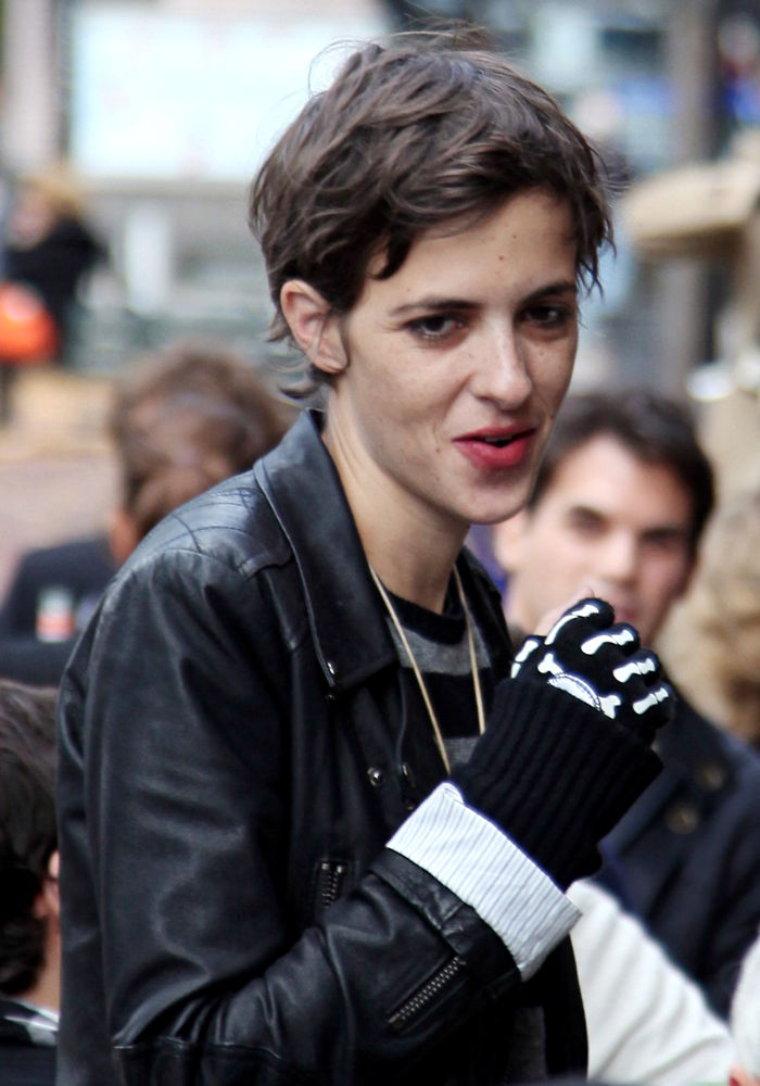 Samantha Ronson Shows Singing Skill at Foreigner Show