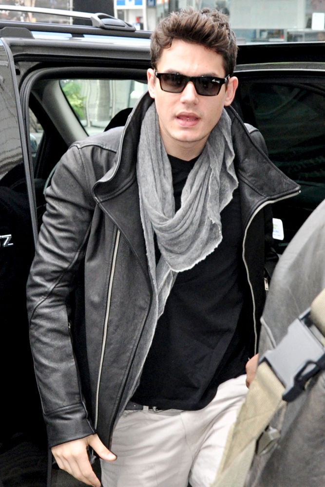 John Mayer Loves to Peek Other Men's Genital