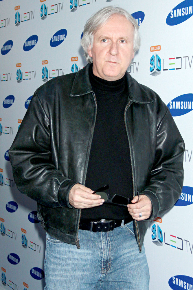 Journalist: James Cameron Is Making 'a Smurf-Murdering Movie'