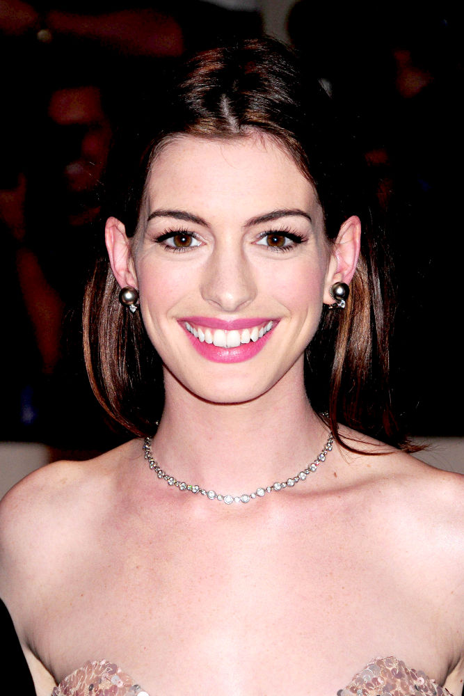 Anne Hathaway's Jewelry Given by Con Ex Are Auctioned