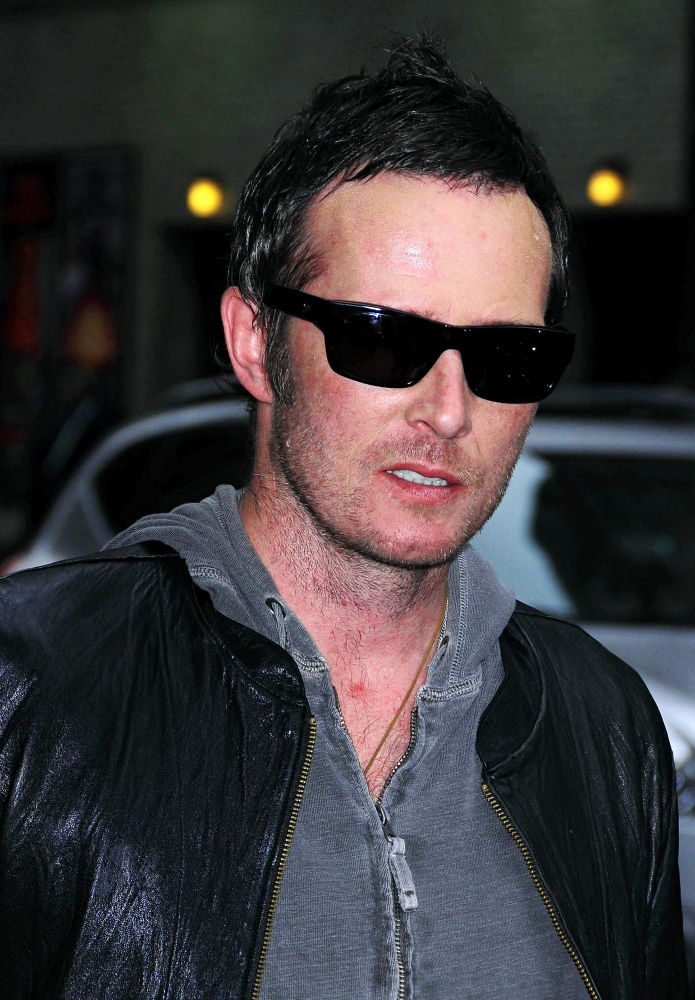 Video: Stone Temple Pilots' Frontman Takes Embarrassing Fall Onstage
