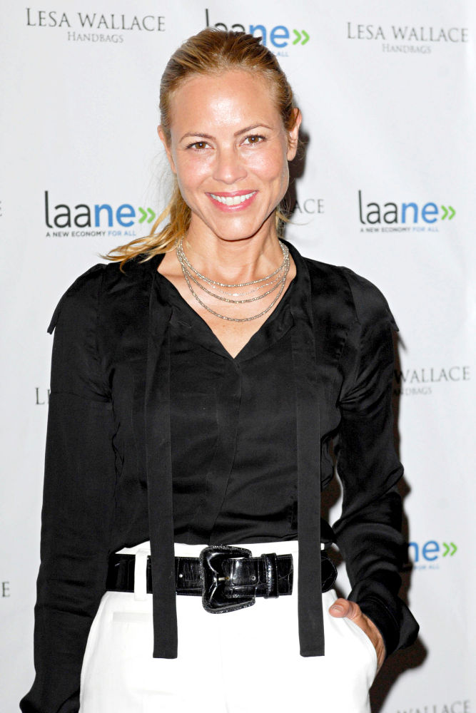 Maria Bello Back Into Bad Smoking Habit