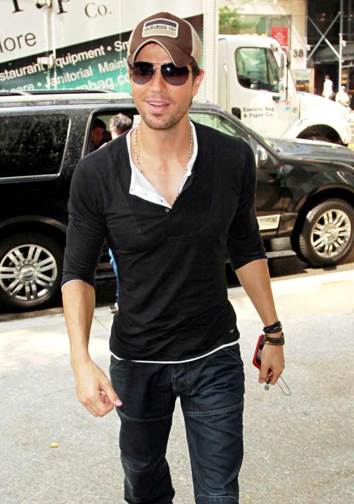 Enrique Iglesias Took a Picture of His Crotch in Concert