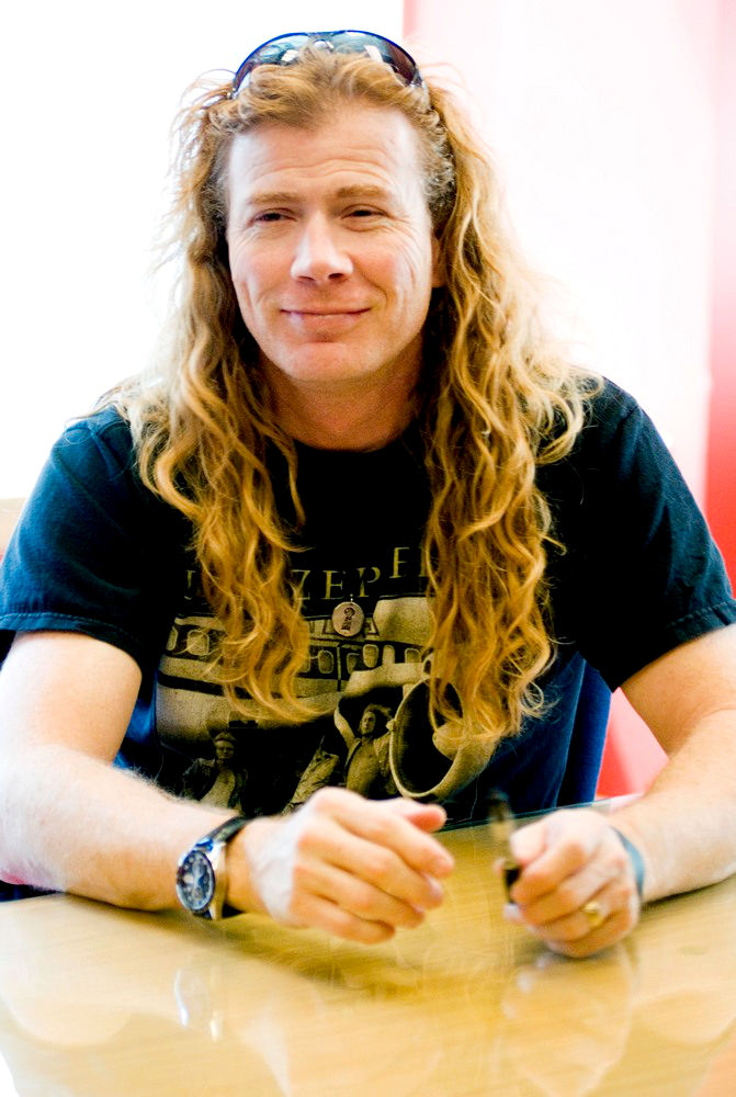 Dave Mustaine Faints at Megadeth's Gig Backstage