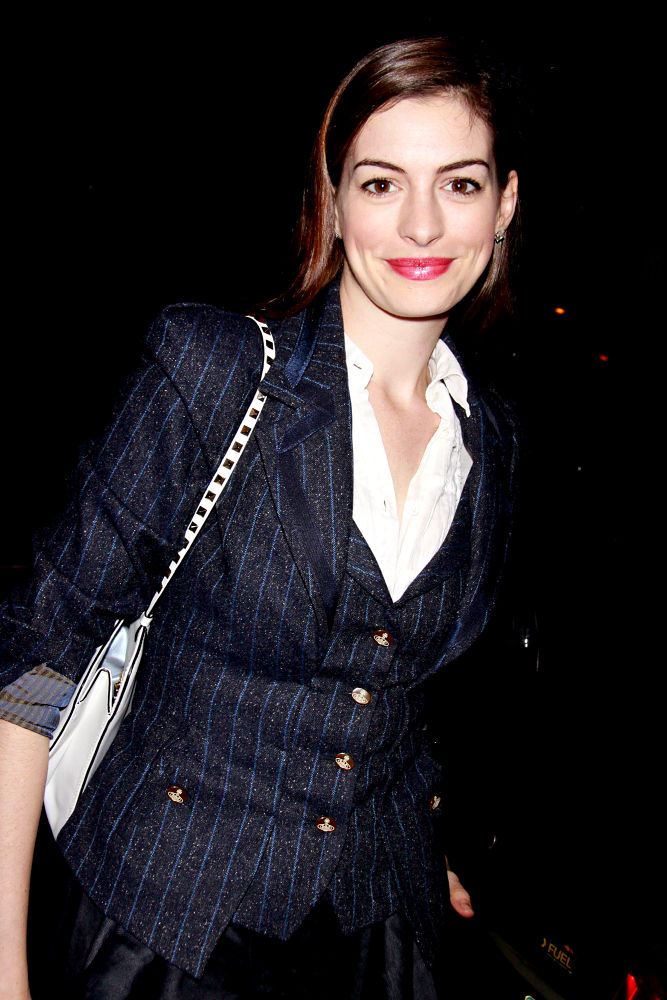 Anne Hathaway Wants to Be Mum in Five Years