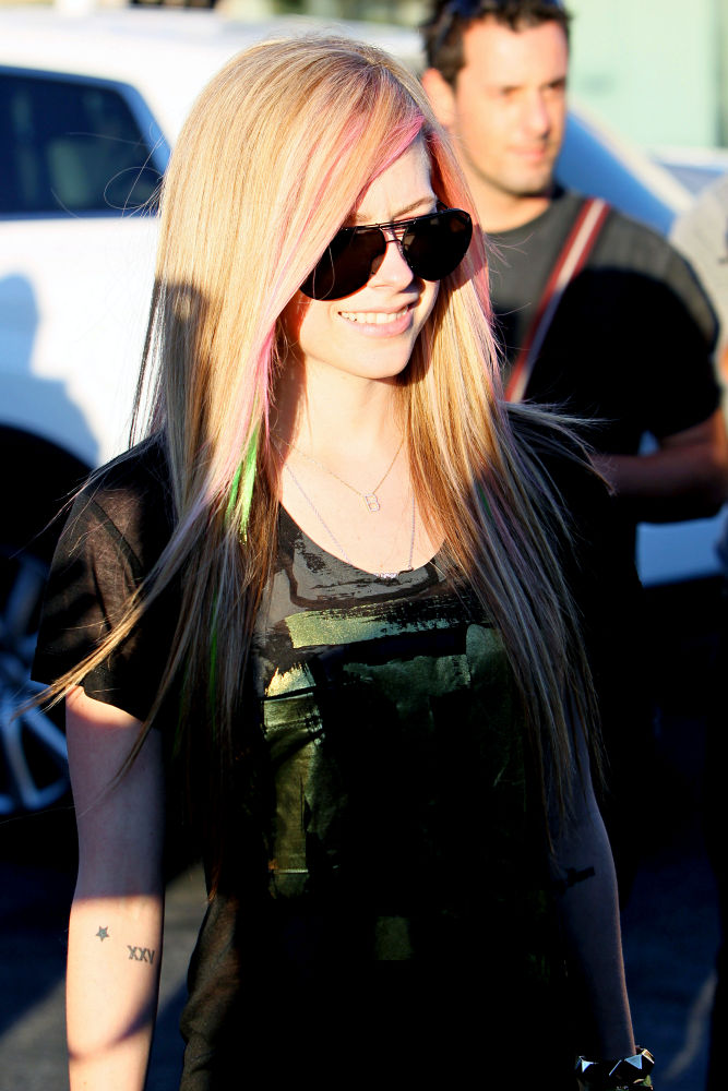 Avril Lavigne 'Excited' of New Charity for Kids