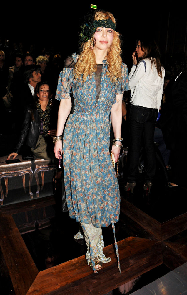 Courtney Love Posts Private Phone Number in Facebook