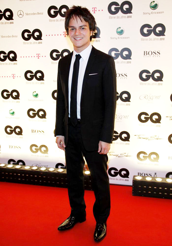 Jamie Cullum Auctions Off Sneakers for Japan