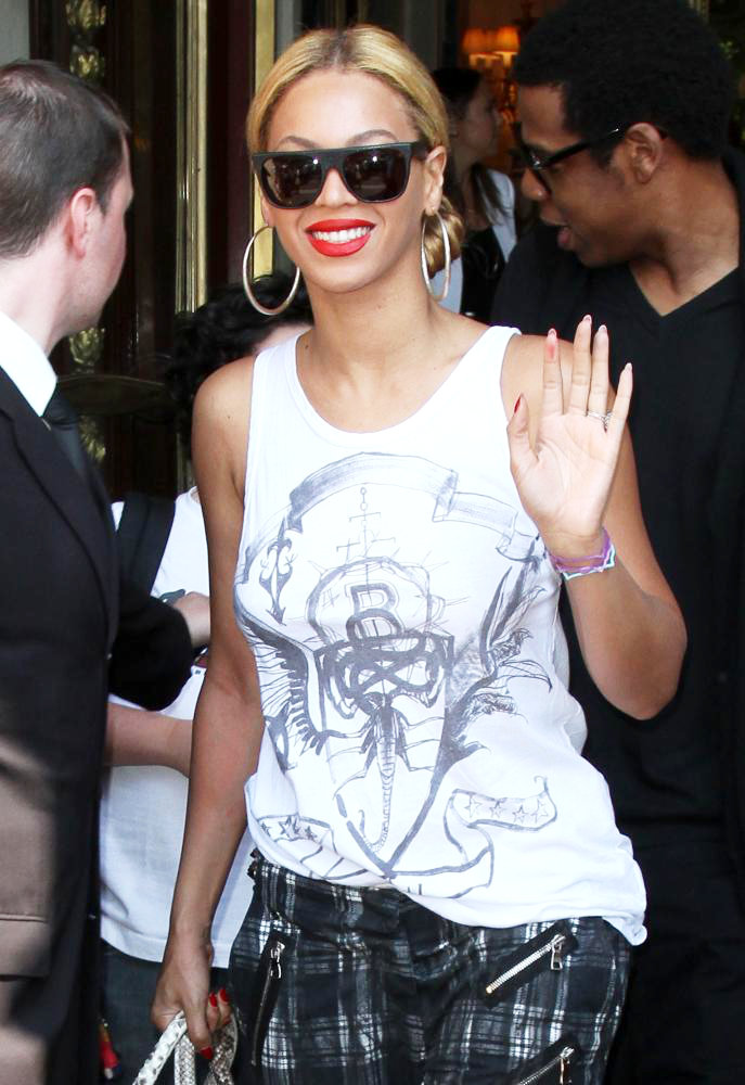 Beyonce Leads 'Flash-Dance' Event