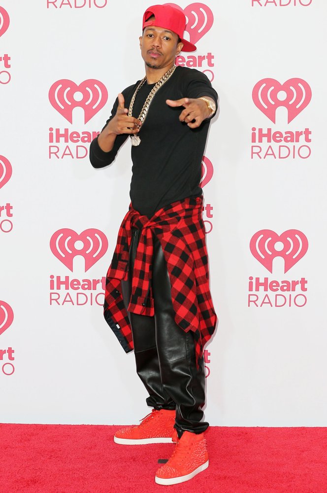 nick cannon covers up mariah tattoo on his back nick cannon covers up mariah tattoo on his back